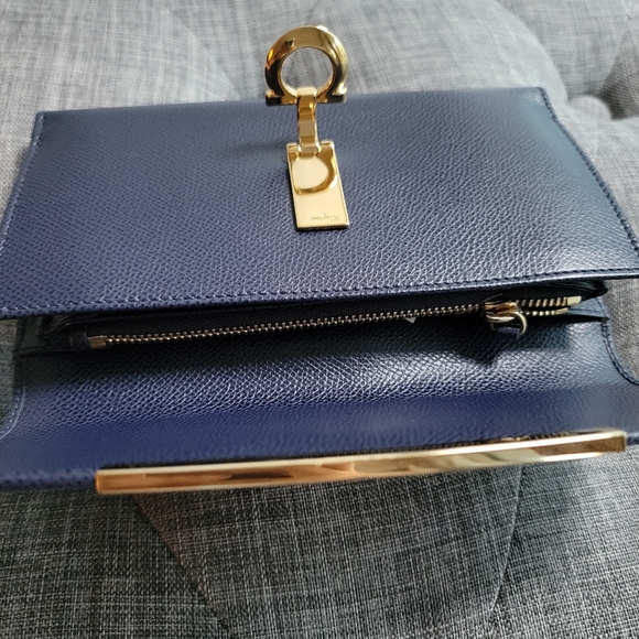 Authentic Salvatore Ferragamo wallet - Picture 10 of 10